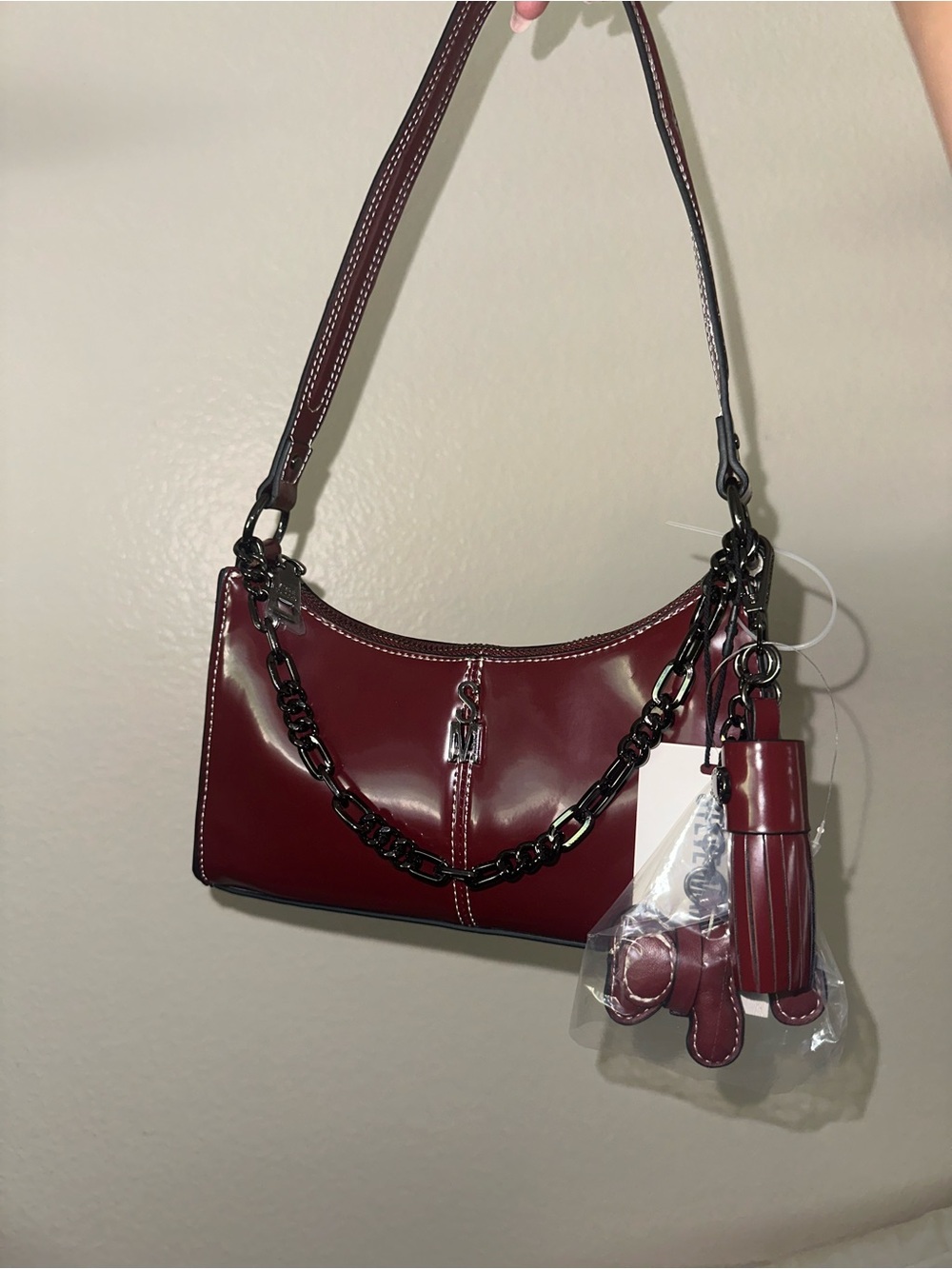 STEVE MADDEN Bmikas Glossy Bloodstone Shoulder Bag - Picture 2 of 14